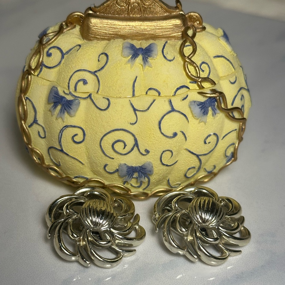 Vintage Coro Clip-on Floral Earrings Silver Tone